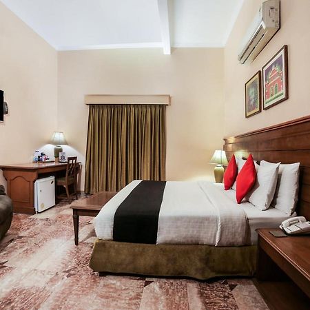 Capital O 10953 Dayal Lodge - A Boutique Hotel Agra  Ngoại thất bức ảnh