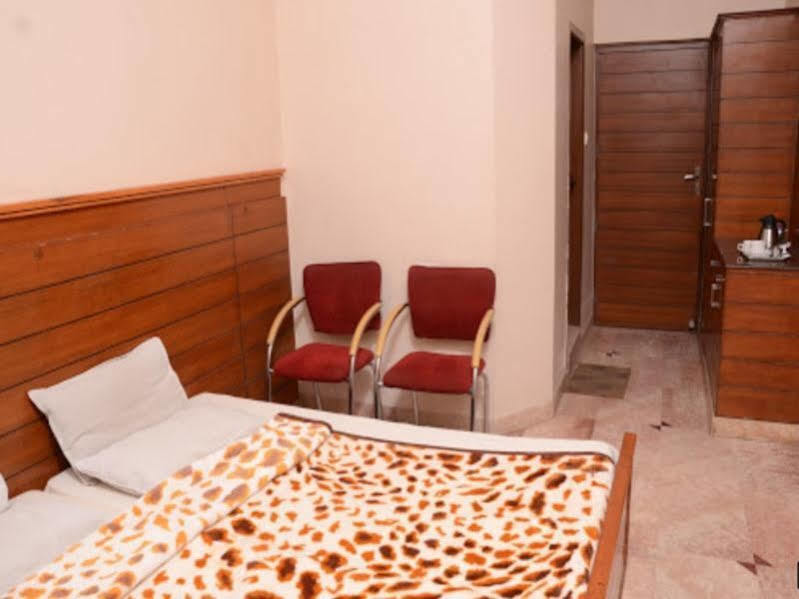 Capital O 10953 Dayal Lodge - A Boutique Hotel Agra  Ngoại thất bức ảnh
